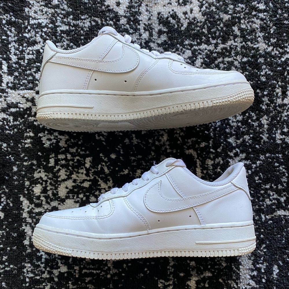 White Nike Air Force 1